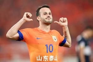 瓦神！瓦科24场3次戴帽、1次大四喜，22球0点球领跑中超射手榜！